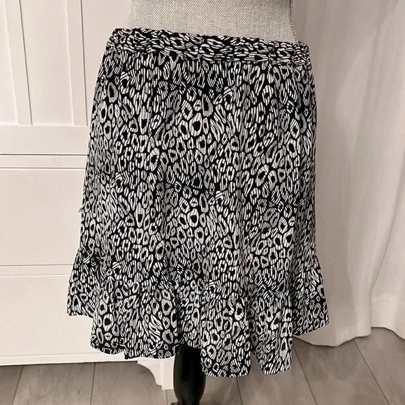 MICHAEL KORS NWOT Animal Print Ruffled Skirt, Size M - Picture 4 of 13